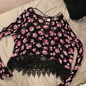 women’s long sleeve top